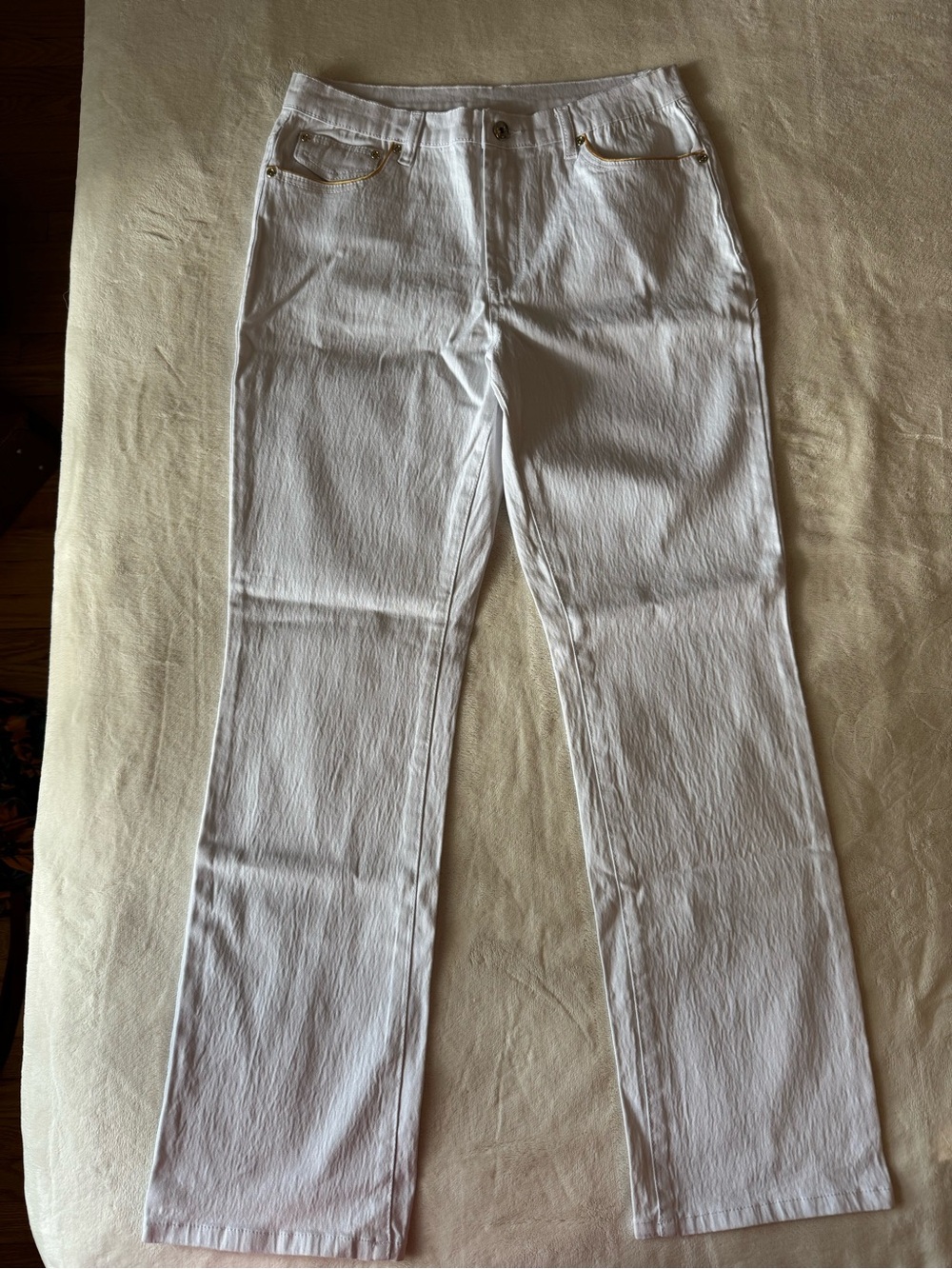 DG2 White Women's Straight-Leg Stretchy Jeans w Gold Pocket Accent